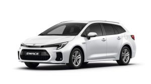 Weißer Suzuki Swace 1.8 HYBRID CVT Comfort+ in Front-Seitenansicht