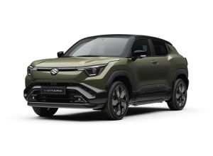 Dunkelgrüner e VITARA eAxle Comfort+ (61 kWh-Batterie) Verbrauchswerte: Energieverbrauch kombiniert: 15,1kWh / 100km; CO₂-Emissionen kombiniert: 0 g/km; CO₂-Klasse: A