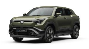 Grüner Suzuki e VITARA Comfort+ in Front-Seitenansicht