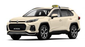Beiger Suzuki Across PLUG-IN HYBRID Comfort+ mit Taxischild in Front-Seitenansicht