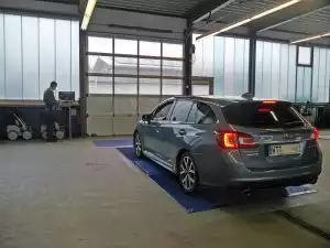 Auto aus Bremsenprüfstand