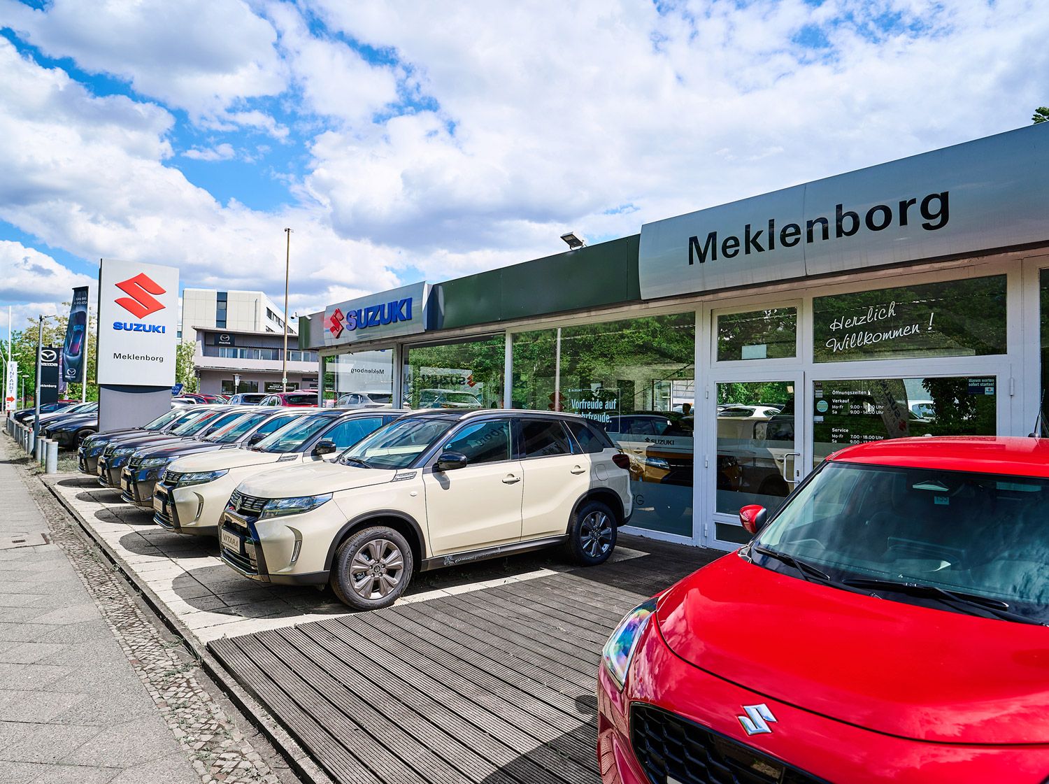 Suzuki Autohaus Meklenborg Berlin Spandau Aussenansicht